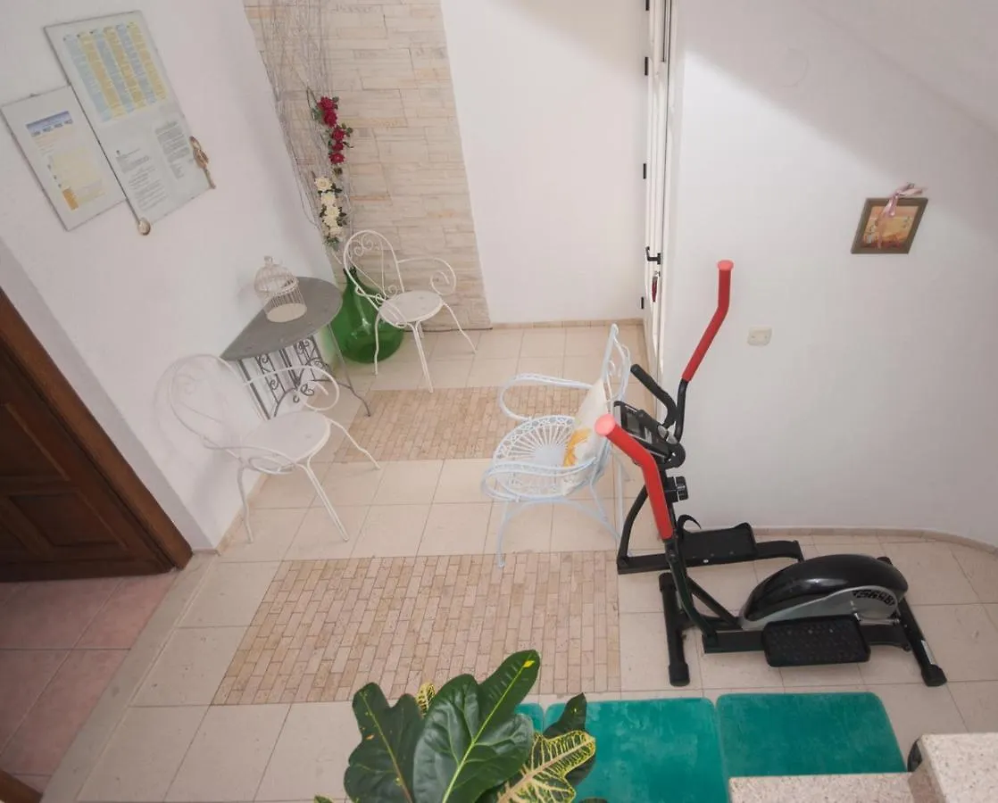 Colorful Two-Bedroom Apartment 0*, Kastela