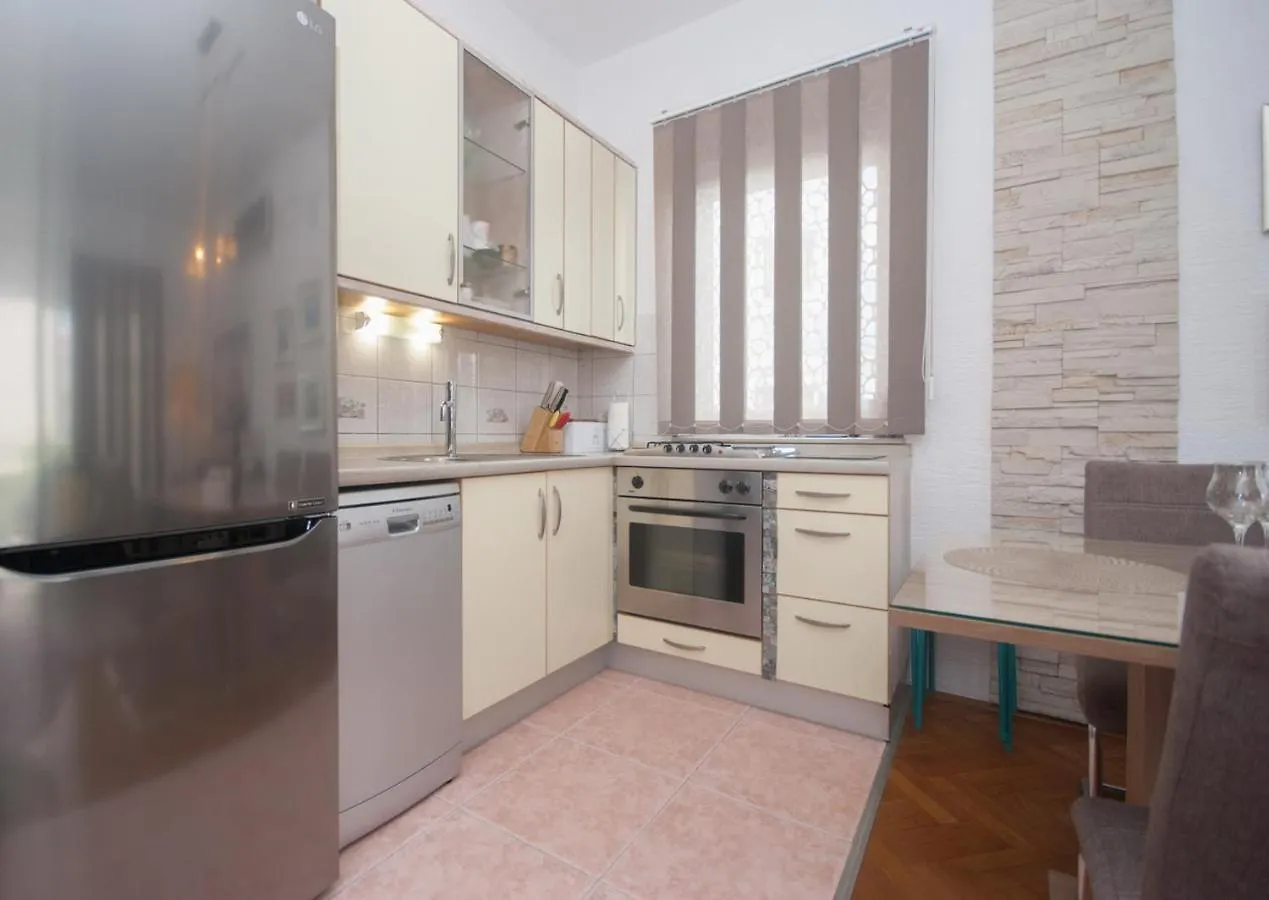 Colorful Two-Bedroom Apartment Kastela
