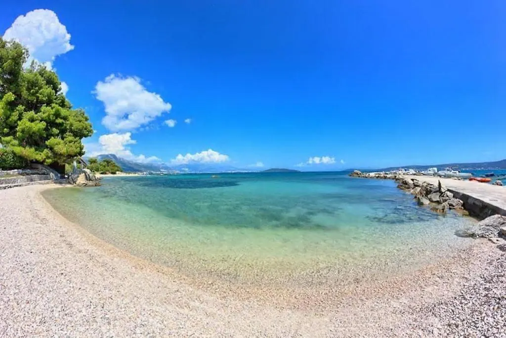 Colorful Two-Bedroom Apartment Kastela