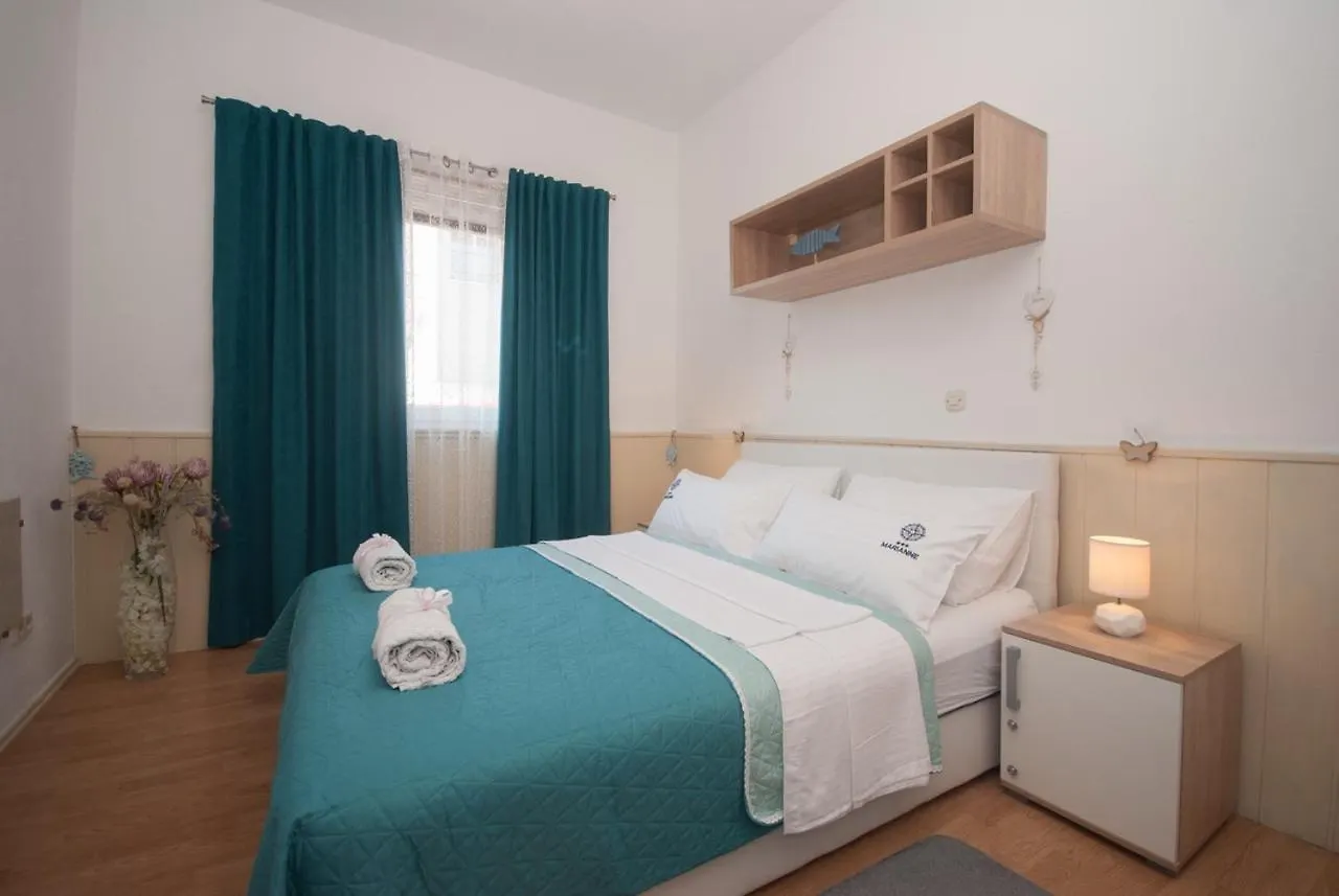Colorful Two-Bedroom Apartment Kastela 0*,