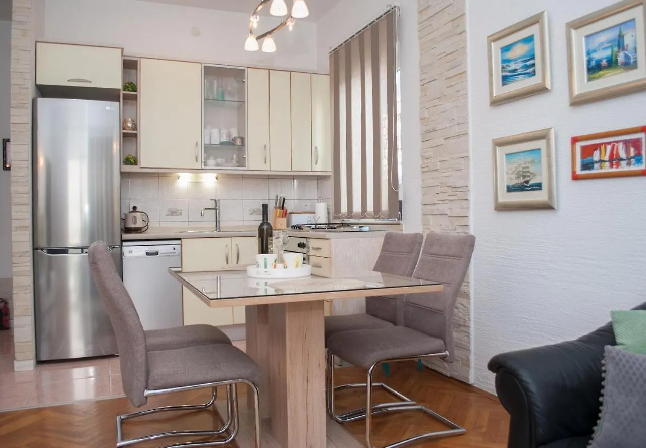 Colorful Two-Bedroom Apartment Kastela 0*,  Croatia