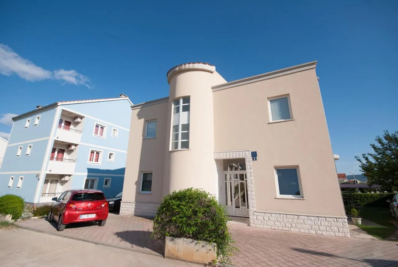Colorful Two-Bedroom Apartment Kastela