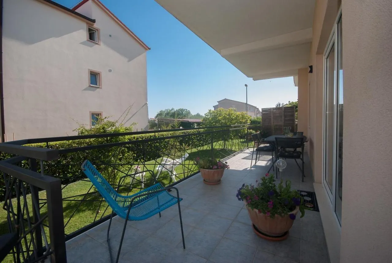 Colorful Two-Bedroom Apartment Kastela Croatia