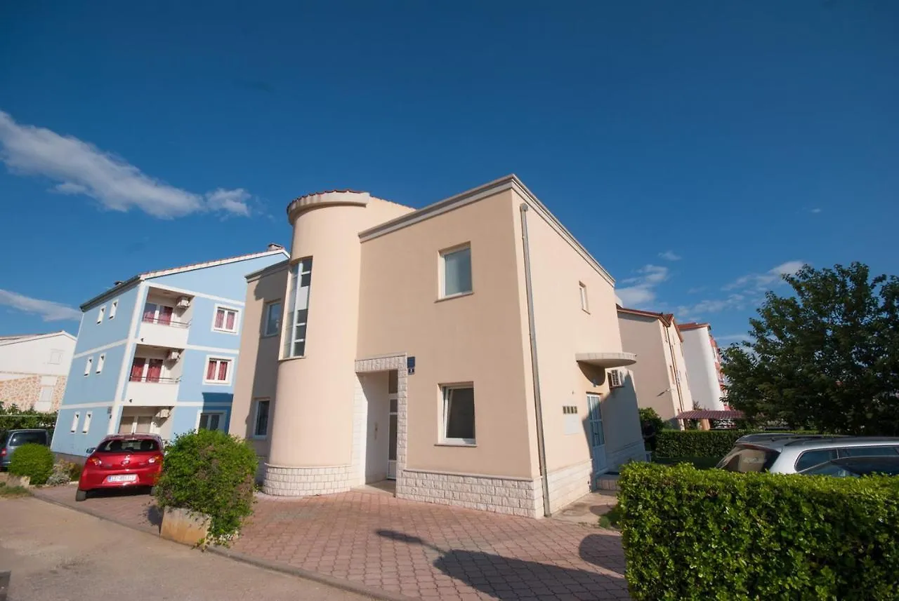 Colorful Two-Bedroom Apartment Kastela Croatia