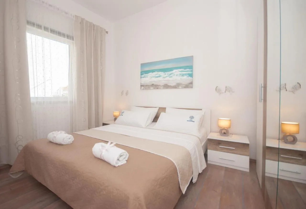 Colorful Two-Bedroom Apartment Kastela