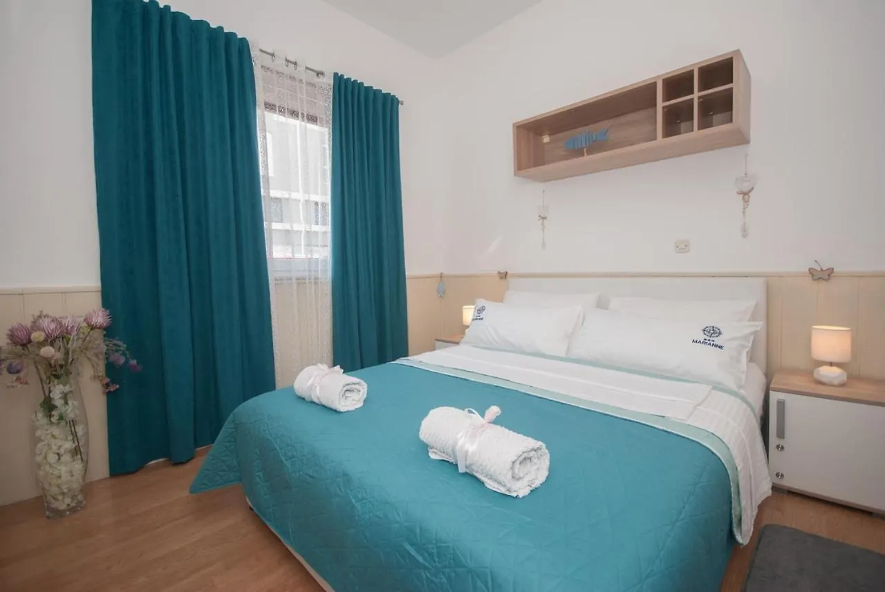 Colorful Two-Bedroom Apartment Kastela 0*,