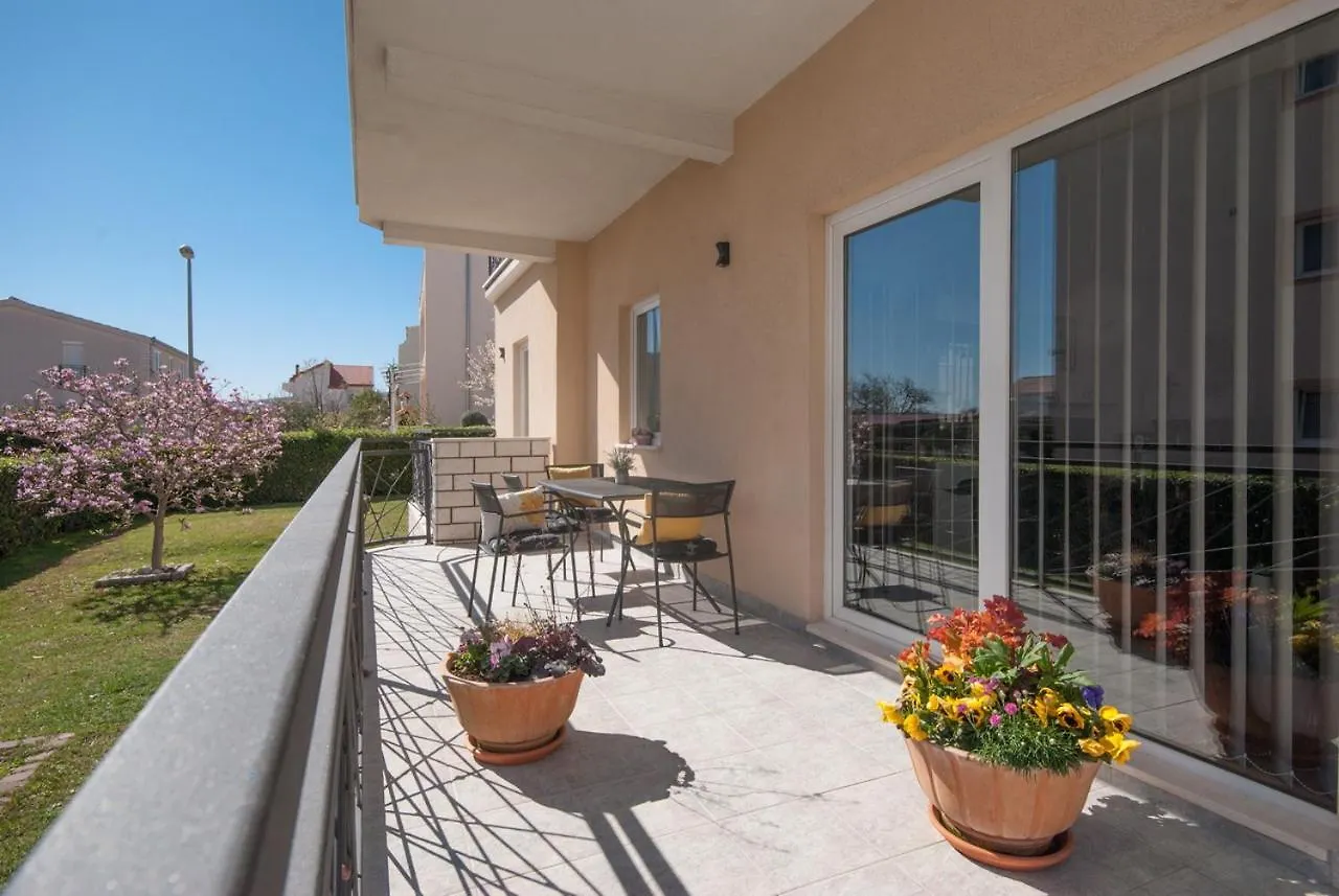 Colorful Two-Bedroom Apartment Kastela